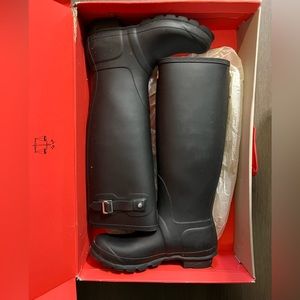 lightly worn black Hunter rain boots size 9